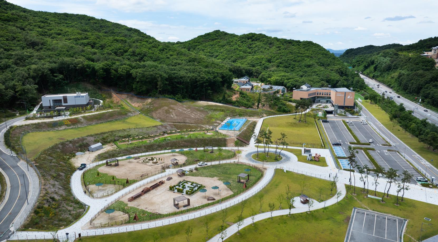 “반려견은 신나고 가족은 힐링하고” 경기도 ‘반려마루 여주’, 11일부터 야외 놀이시설 임시 개장